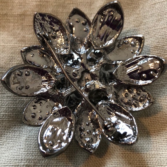 Brooch - Picture 3 of 3